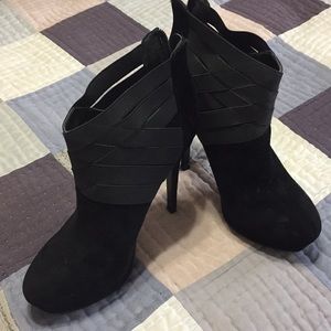 Colin Stuart black platform booties